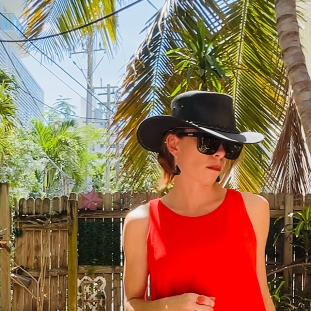 Stylish Black Women's Leather Cowgirl Hat